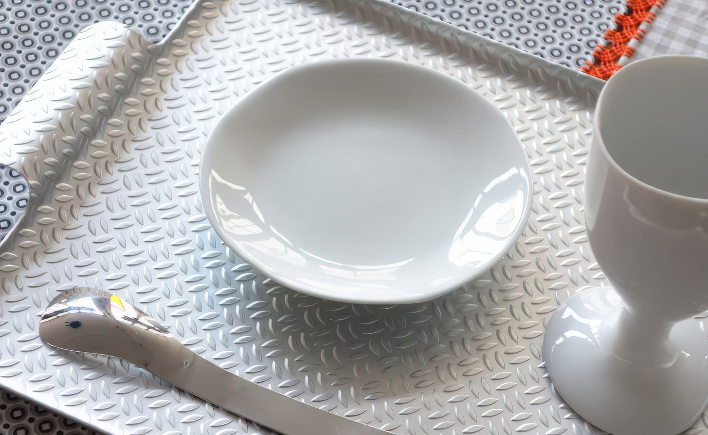 Famished Saucer Tsé Tsé